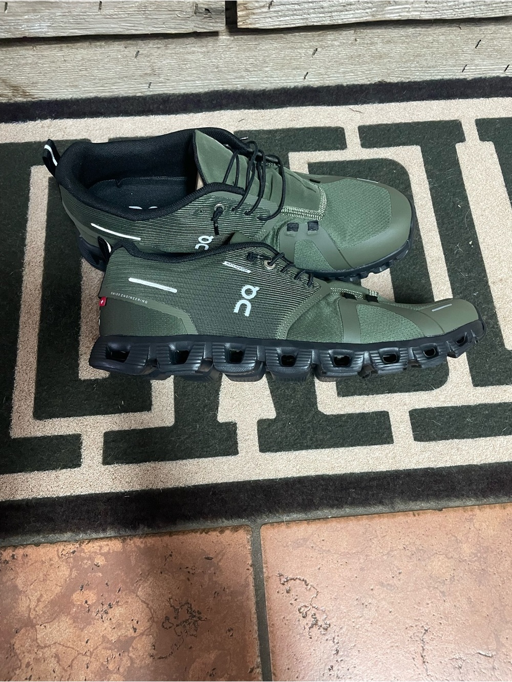 On Cloud Running Men's Trail Shoes in Olive and Black
